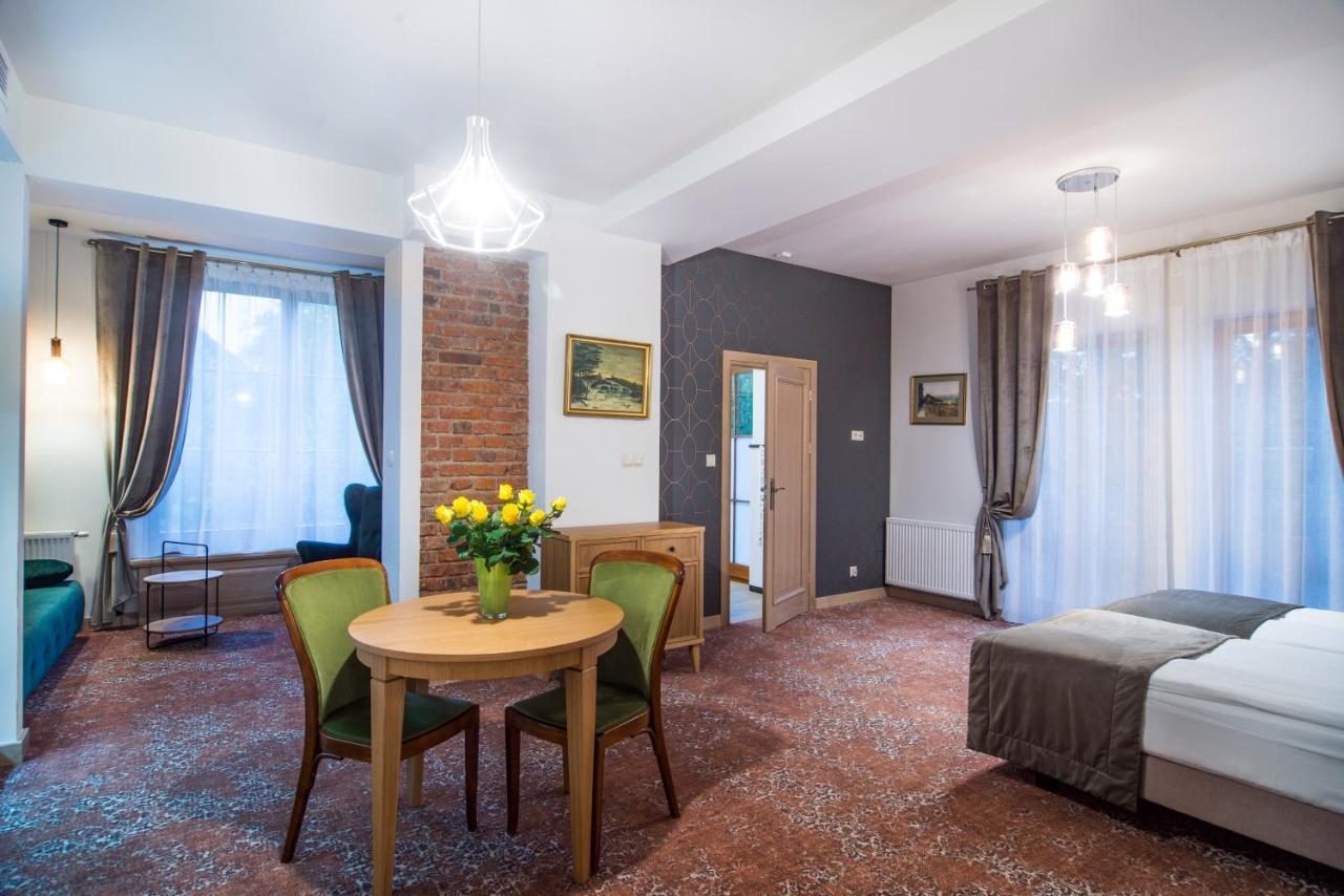 Hotel Dwa Ksiezyce Kazimierz Dolny Exteriör bild