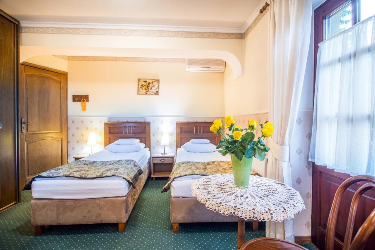 Hotel Dwa Ksiezyce Kazimierz Dolny Exteriör bild