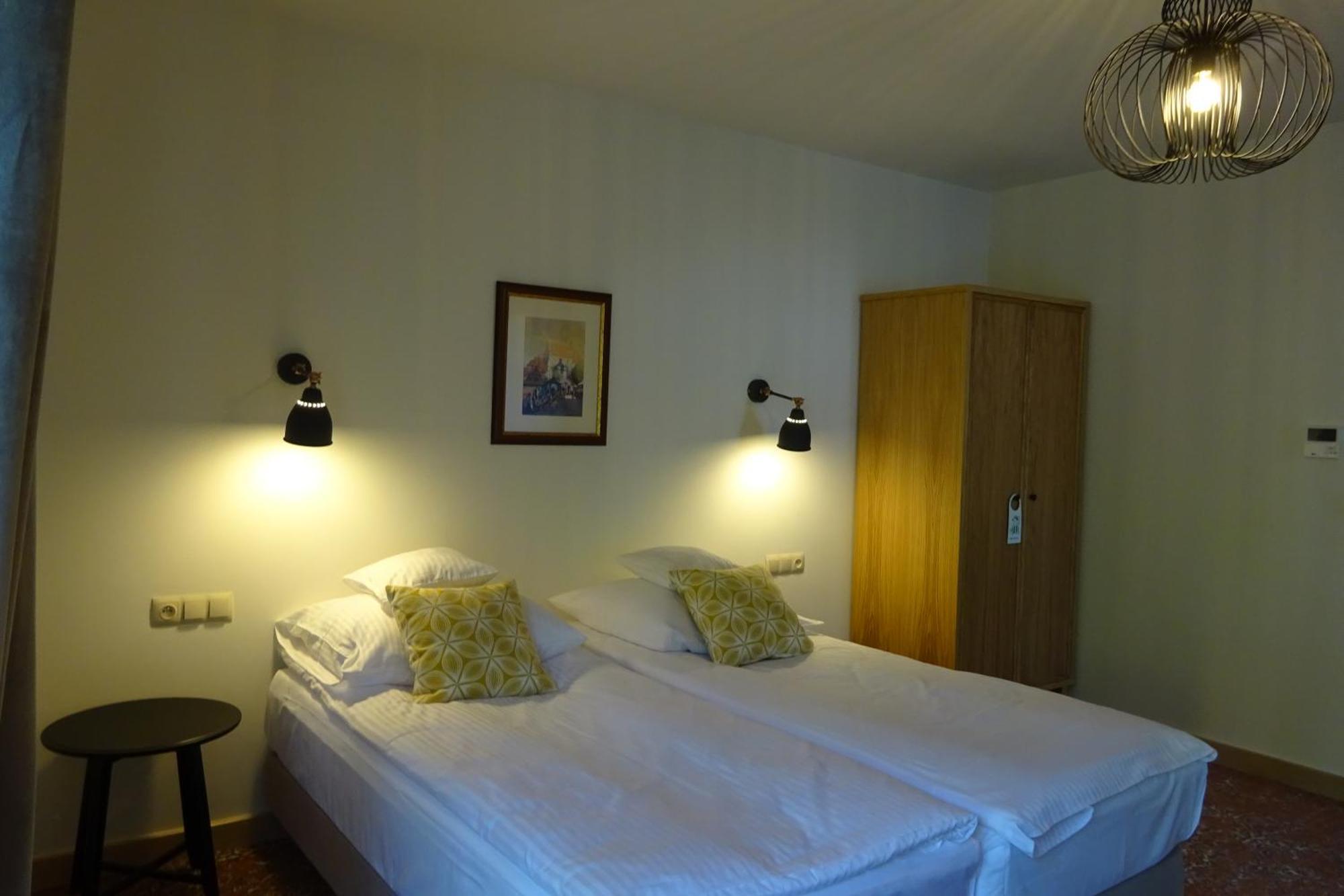 Hotel Dwa Ksiezyce Kazimierz Dolny Rum bild